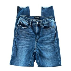 Judy Blue Women's skinny fit Blue Jeans pants size 1/25